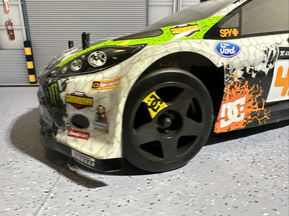 HPI wr8 2012 KEN BLOCK GYMKHANA FORD FIESTA ST WR8 RS Focus Hoonigan With Remote - Image 4 of 4