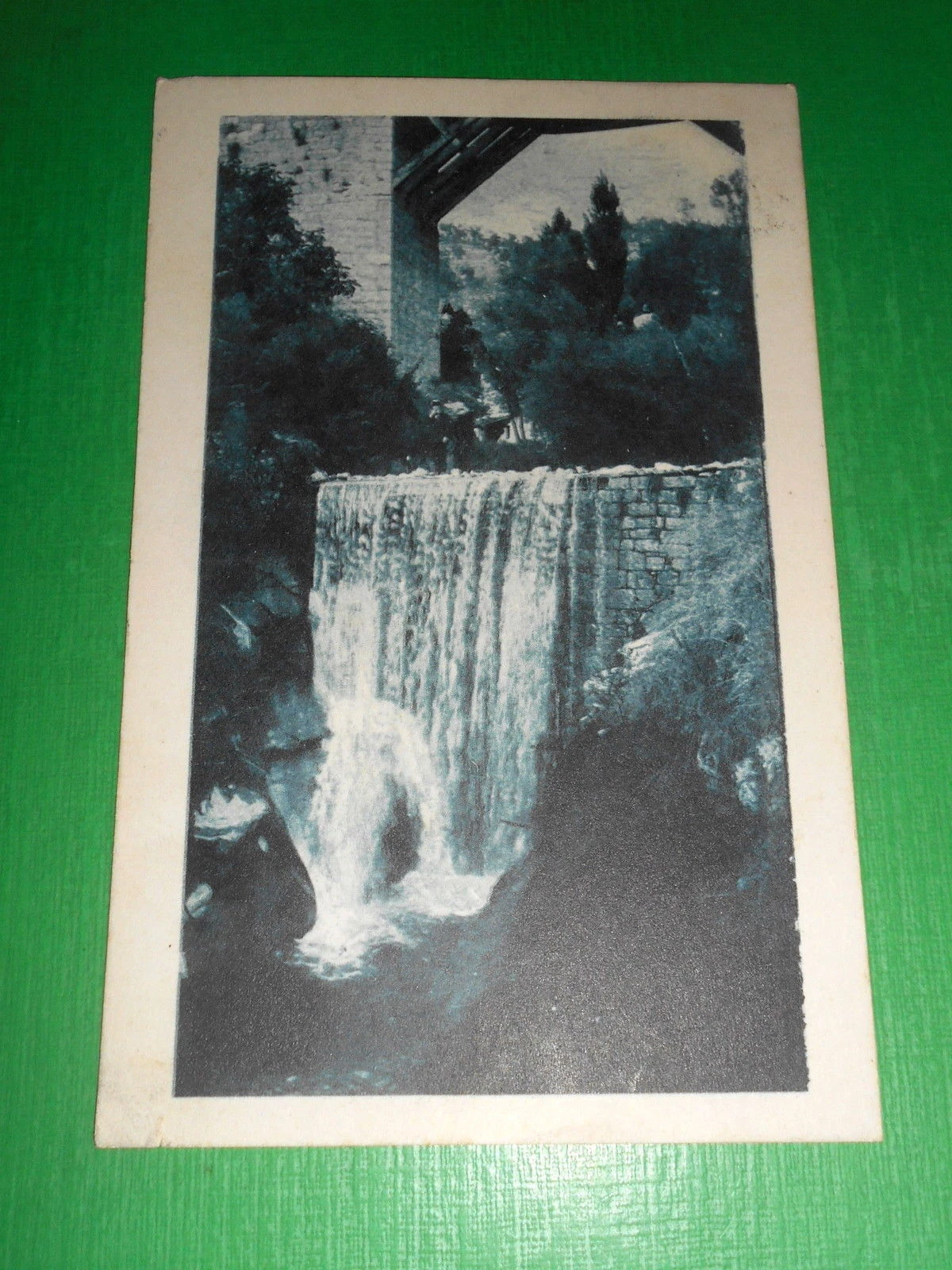 Foto 1 di 2