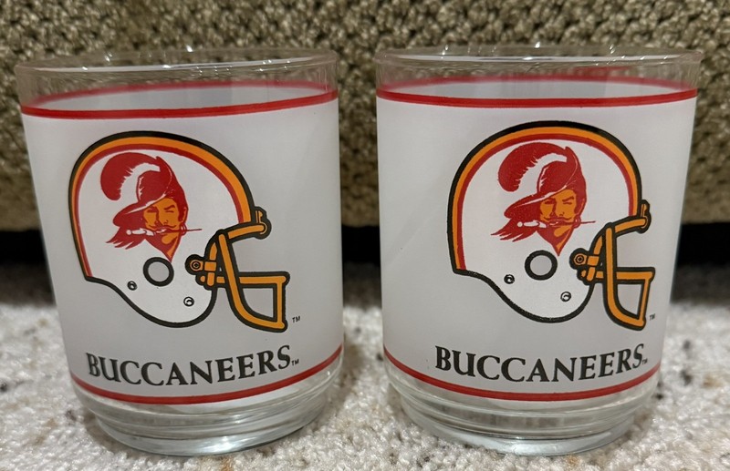 Tampa Bay Buccaneers, Old Logo, Bruce NFL 4" Frosted Bar Glasses, Mobil,  VG 