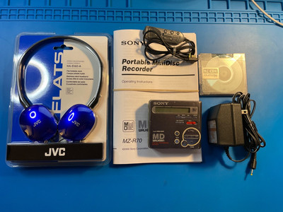 Sony Portable MiniDisc Recorder/Player Walkman MZ-R70 Bundle W/extras