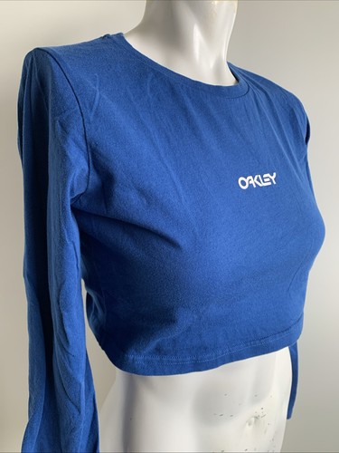 Oakley women’s size medium blue Cropped long sleeve crew neck T-shirt - Picture 2 of 4