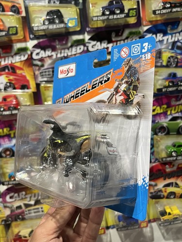 Maisto 1:18 2 Wheelers 2023 Husqvarna 701 Super Moto ( free Shipping ) - Foto 5 di 8