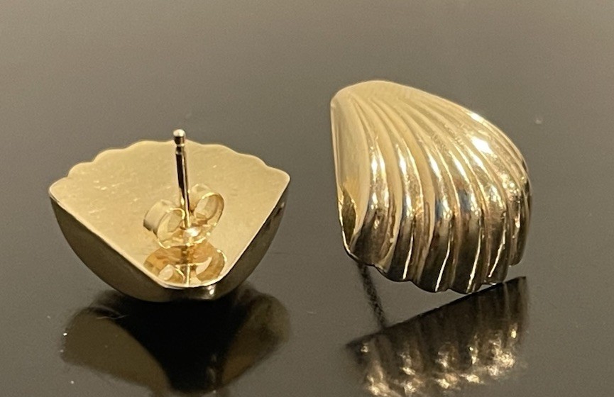 14K Solid Yellow Gold Puffy Seashell Stud Earring… - image 4