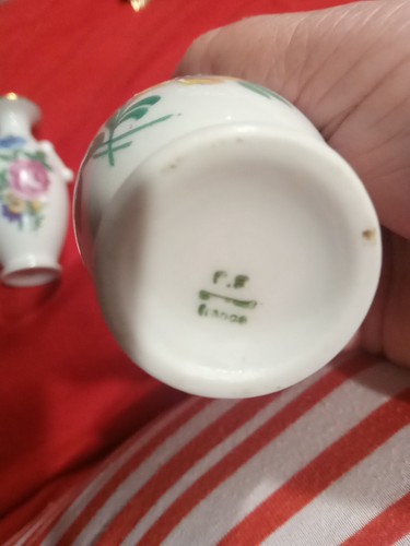 Two Mini Porcelain Vintage Hand Painted Figurine Vases F.B. France - Picture 11 of 11