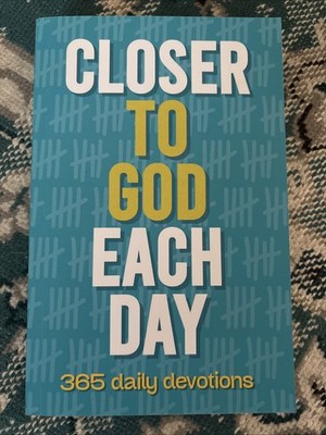 Closer to God Each Day : 365 Daily Devotions by Jon Enter, Linda Buxa, Andrea...