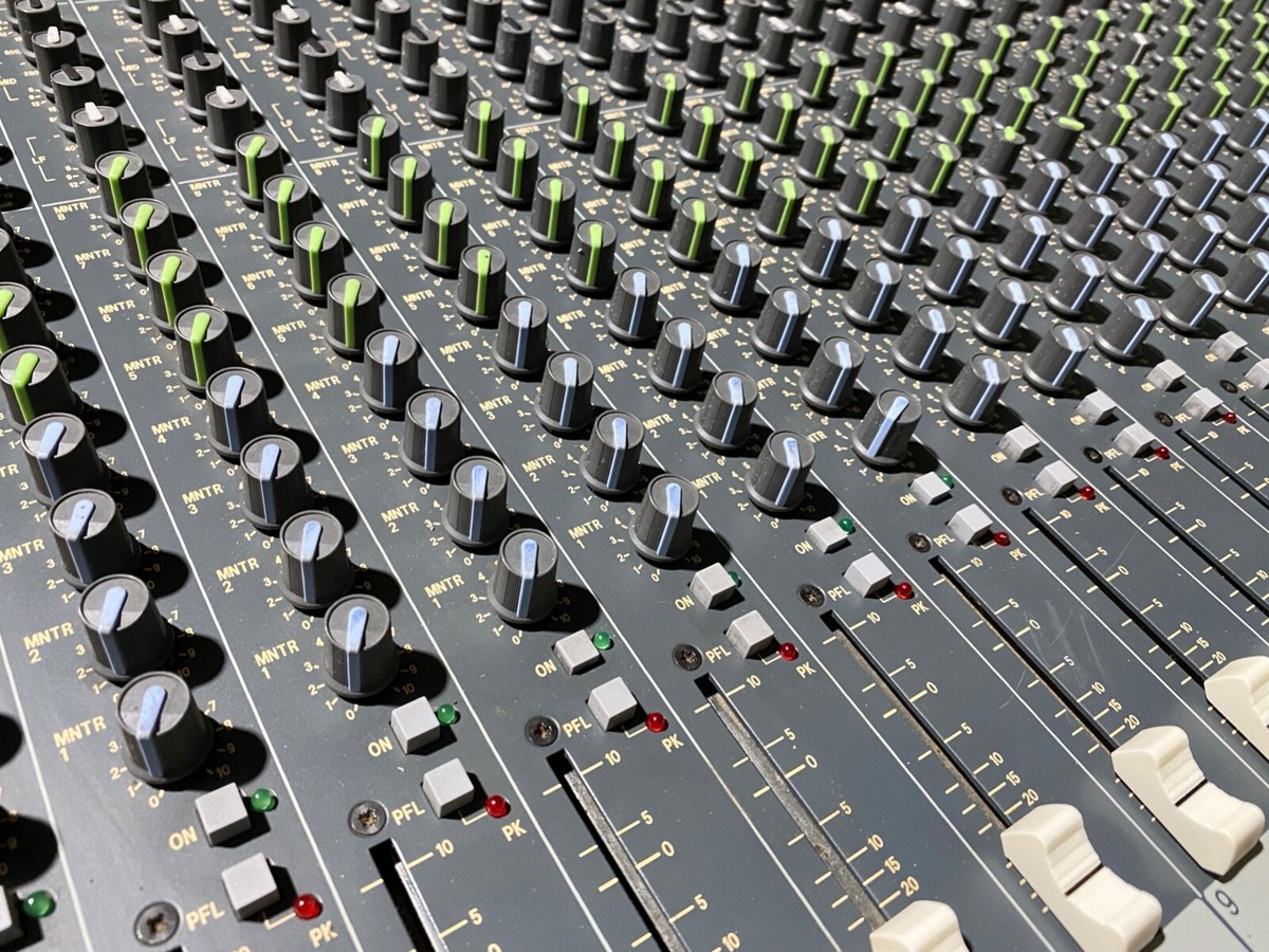 Soundcraft Spirit Monitor 24ch アナログミキサー Soundcraft-Spirit Monitor Mixing Console (24x8) | Reverb