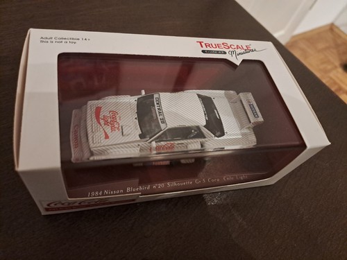 NUOVO: TrueScale Nissan Bluebird taglia 5 super silhouette Coca Cola Light 1:43 - Foto 3 di 4