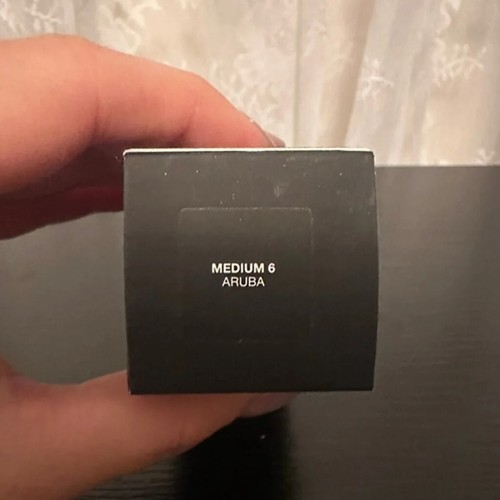 NARS Soft Matte Complete Foundation in Aruba Medium 6 - Flawless Coverage - Picture 3 of 4