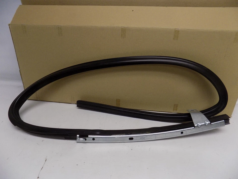 Новый оригинальный производитель 1999-2003 Ford Windstar передняя дверь запустить канал справа  - Изображение 2 из 3