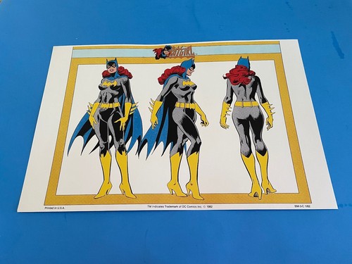 DC UNIVERSE BATGIRL STYLE GUIDE POSTER PIN UP NEW. - Afbeelding 1 van 3