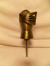 Schnaps Ausschenker Spirituosen Ausgie&szlig;er mit Korken Motiv Ritterhelm Vintage