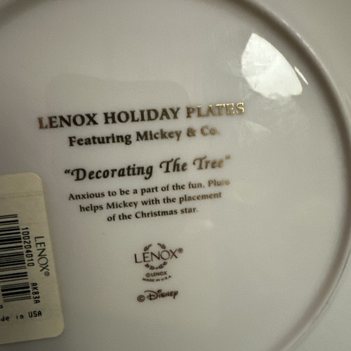 LENOX Disney Plato de Ensalada de Vacaciones DECORANDO EL ÁRBOL Nuevo - Imagen 3 de 3
