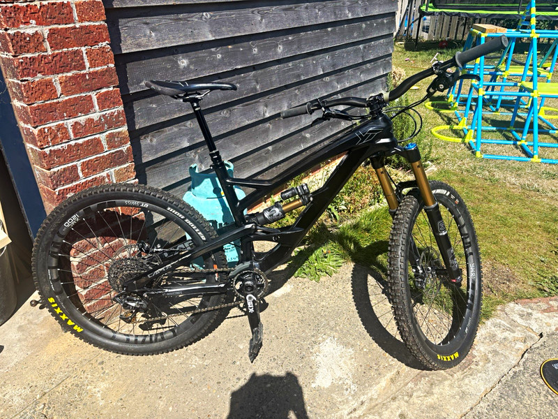 Yt Capra CF carbon pro race 2016 model