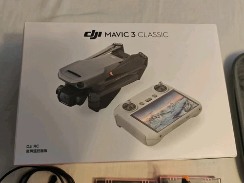 DJI Mavic 3 Classic Kameradrohne (mit RC Fernsteuerung) mit C 1 Zertifizierung 