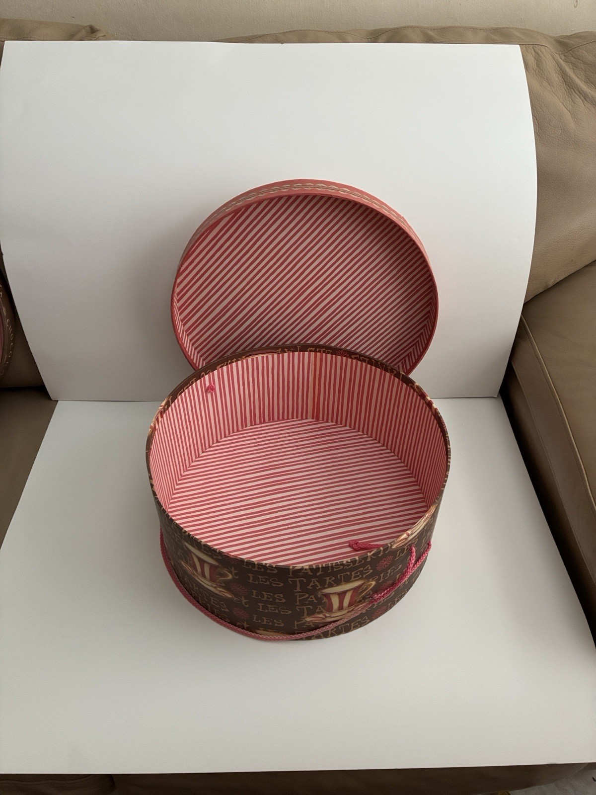 3 VINTAGE LARGE HAT /STORAGE NESTED BOXES - image 7