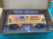 Menards O Gauge Union Pacific Smooth-Sided Hopper 275-9234