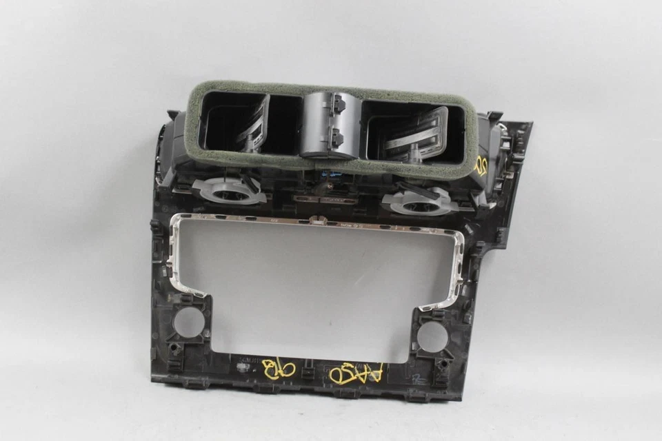 Оригинальная отделка приборной панели с вентиляционными отверстиями для радиоприемника Volkswagen GTI 2015-2019 годов выпуска No38721 - Изображение 2 из 4