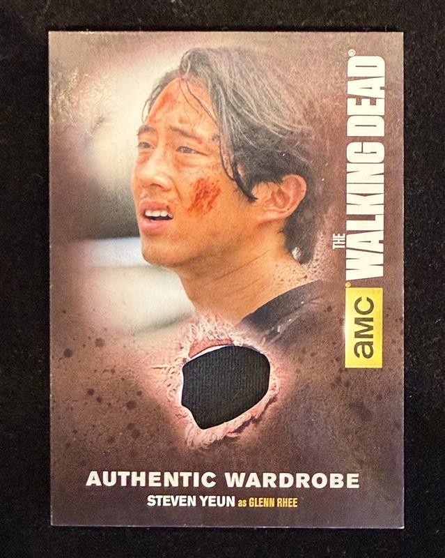 2016 TOPPS WALKING DEAD "GLENN RHEE" AUTHENTIC WARDROBE RELIC!!! M54 WA-10