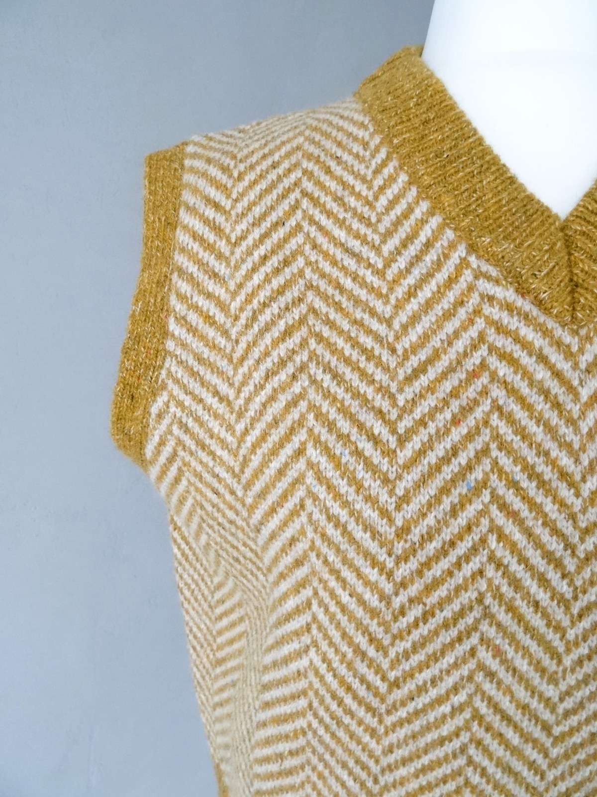 ZARA MUSTARD HERRINGBONE WOOL BLEND KNIT WAISTCOAT SIZE L thumbnail 9