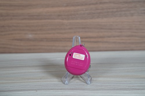 Bandai Tomagotchi 1996-1997 - (1800) Purple With Yellow Buttons new batteries - Picture 4 of 4