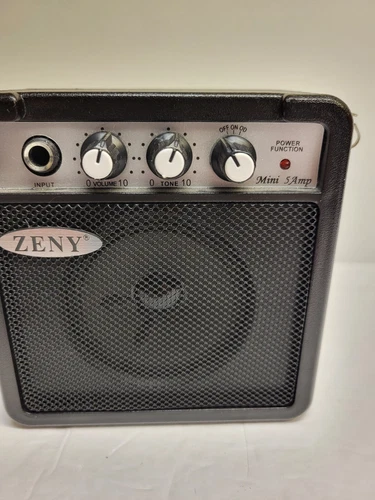 Zeny Mini 5 Guitar Amp 9 Volt Very nice condition!
