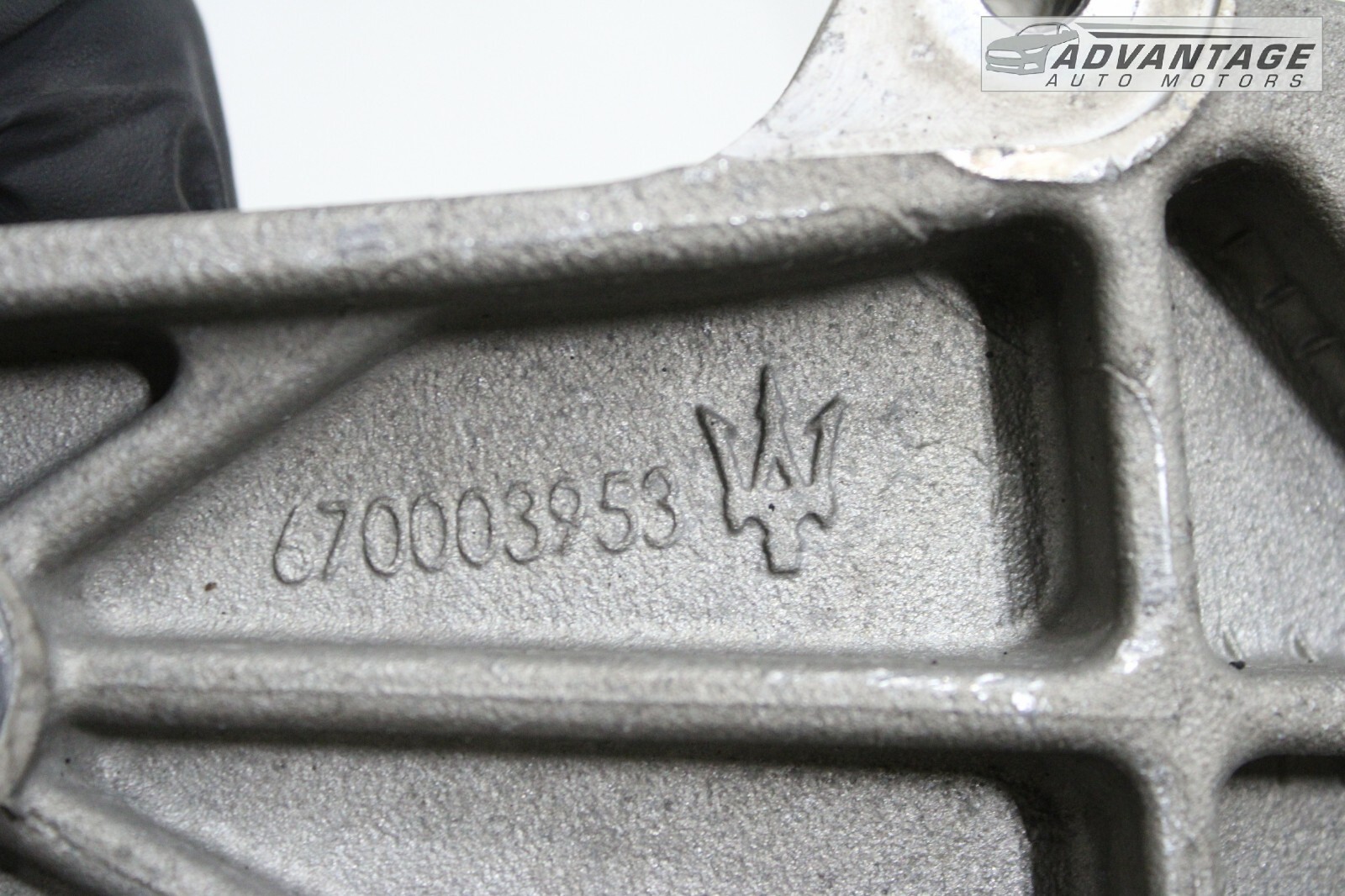 2014-2020 MASERATI GHIBLI RWD LEFT TRANSMISSION CROSSMEMBER MOUNT BRACKET OEM