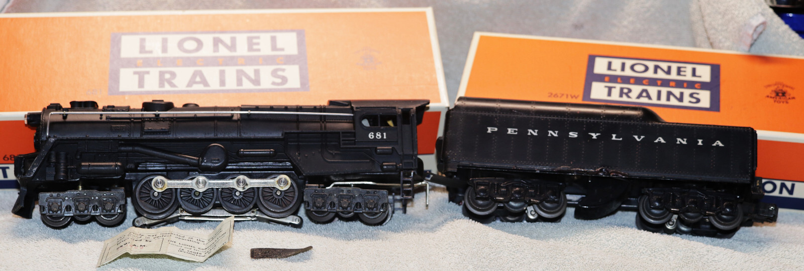 LIONEL 681 PRR LOCOMOTIVE & 2671W  12 WHEEL PA TENDER, w/ REAR LIGHTS