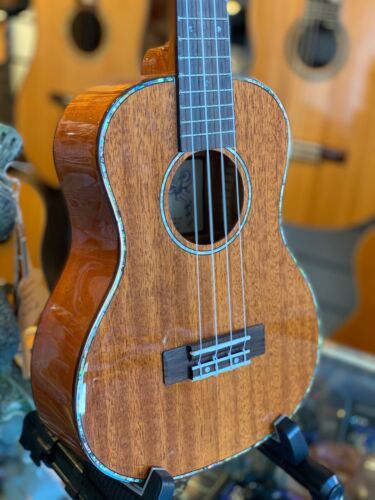 Kamehameha Ukulele KT-19 Tenor Solid Top Mahogany Gloss - Picture 5 of 11
