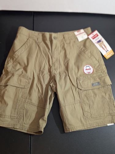 NWT WRANGLER MENS CARGO SHORTS KHAKI FIVE STAR PREMIUM RELAXED FIT FLEX Sz 30X10