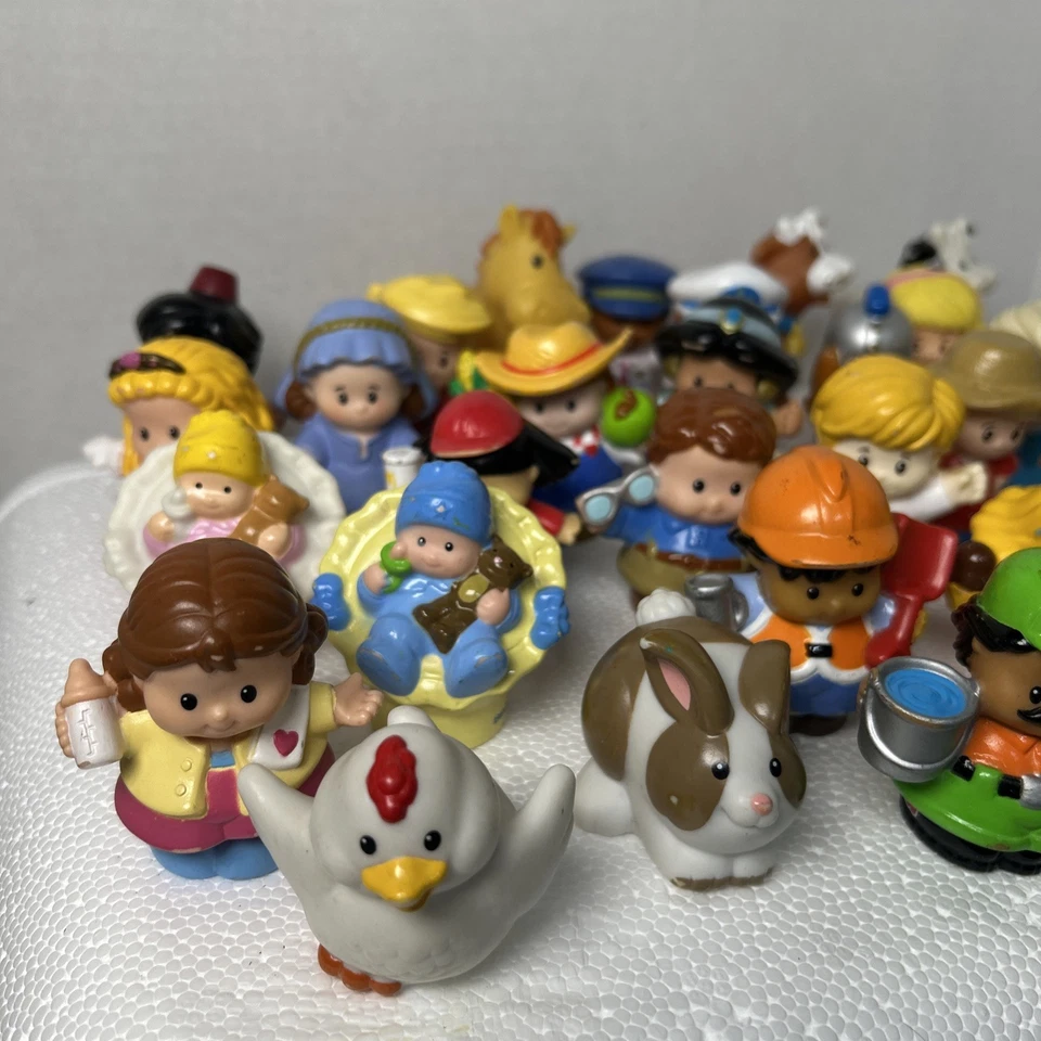 Fisher Price Little People Huge Lot Of 31 Figures And Animals - Image 2 of 4