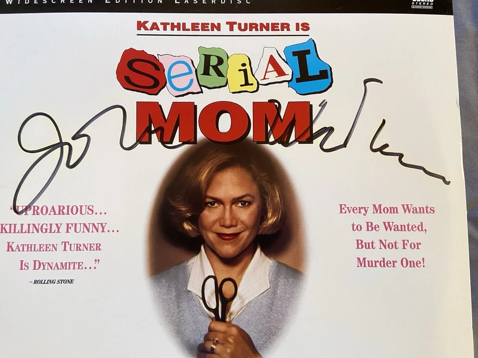 SERIAL MOM-Laserdisc-Signed By Director JOHN WATERS-1994-Protective Cover-HBO - Image 3 of 4