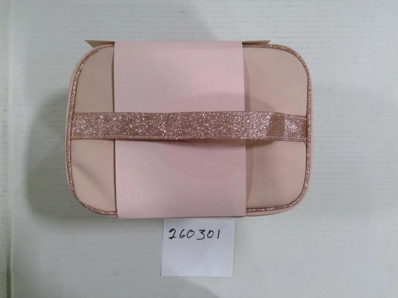 FAO Schwarz Girls Makeup Set Pink Cosmetic Bag Eye Shadow Lipstick Toy Kit Gift
