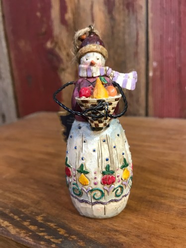 2003 Jim Shore Thanksgiving Ornament Snowman holding fruit basket......z5 - Picture 1 of 3