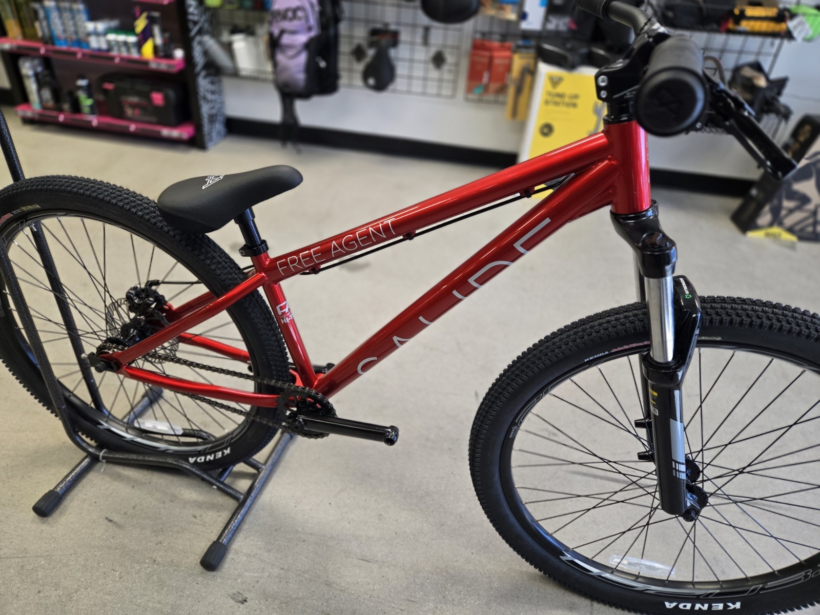 Free Agent Salire Dirt Jumper Bike Red 26in Disc Brake Steel 1 Speed
