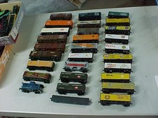 29 PIECES HO Scale Freight Car Lot  D2  All Knuckles
