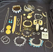 Mixed Jewelry Lot 38pc chunky Bracelets,Necklaces Earrings Rings Brooch Pearl