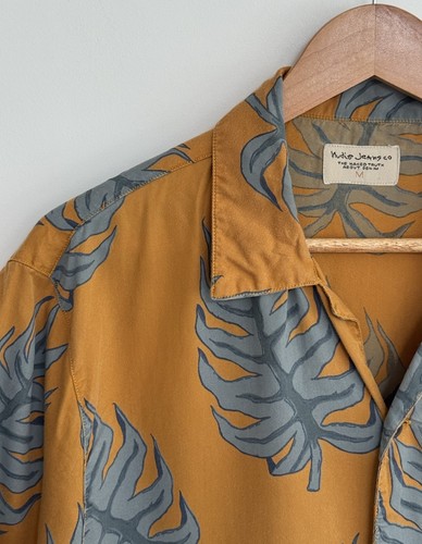 Camicia manica corta Nudie Jeans Co. "Arvid Leaf" stampa floreale senape M/rilassata - Foto 4 di 11