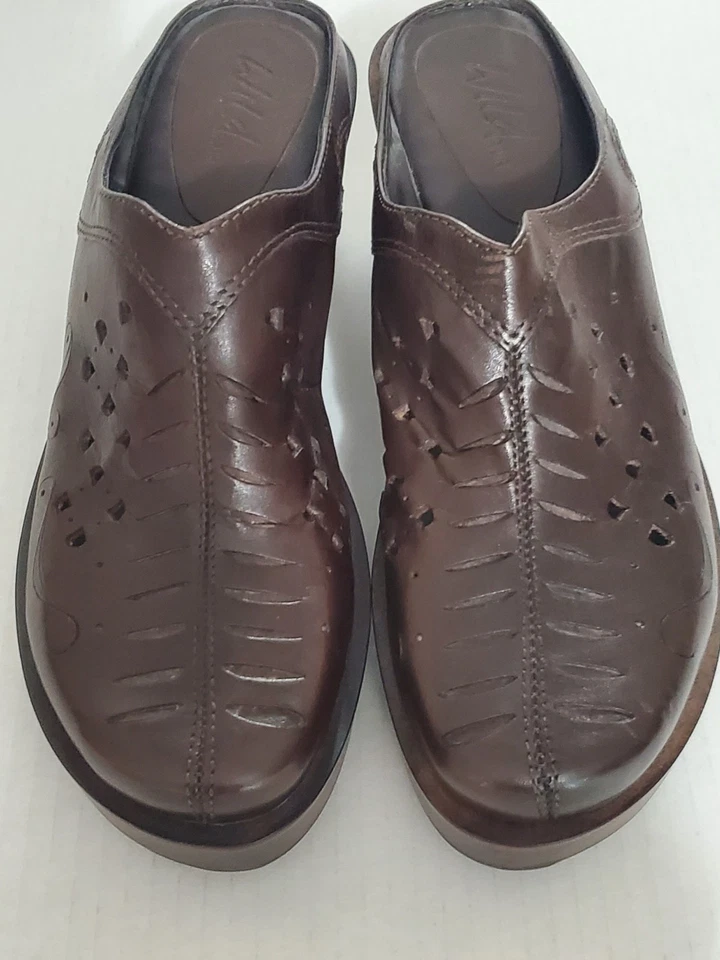 The Wild Pair Vintage Perforated Leather & Wooden Platform Clogs Brown 8M - Image 4 of 4