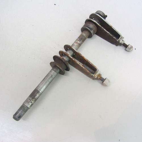 Suzuki GS 550 E Hinterachse mit Kettenspanner 26918