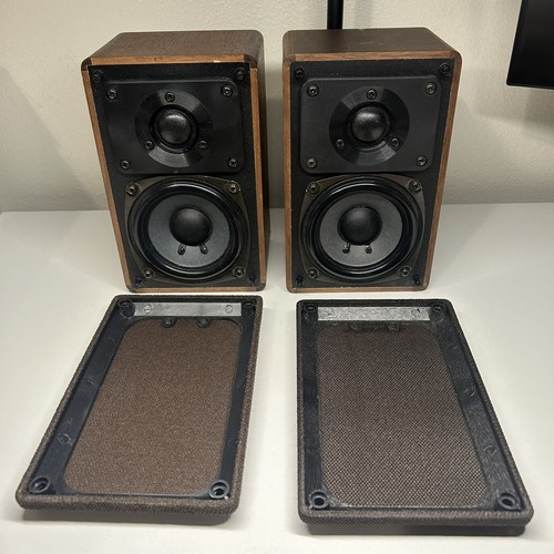 Vintage Realistic Minimus 7W Speakers Cat No 40-2039B Walnut Wood 8 Ohms 40W - Picture 11 of 16