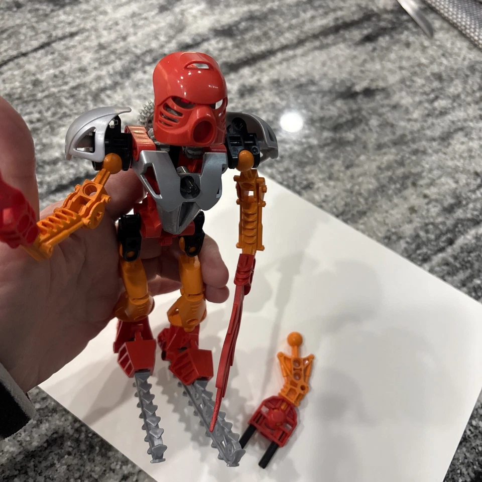 LEGO BIONICLE: Tahu (8534) pieces to make 8566 Read - Image 4 of 4