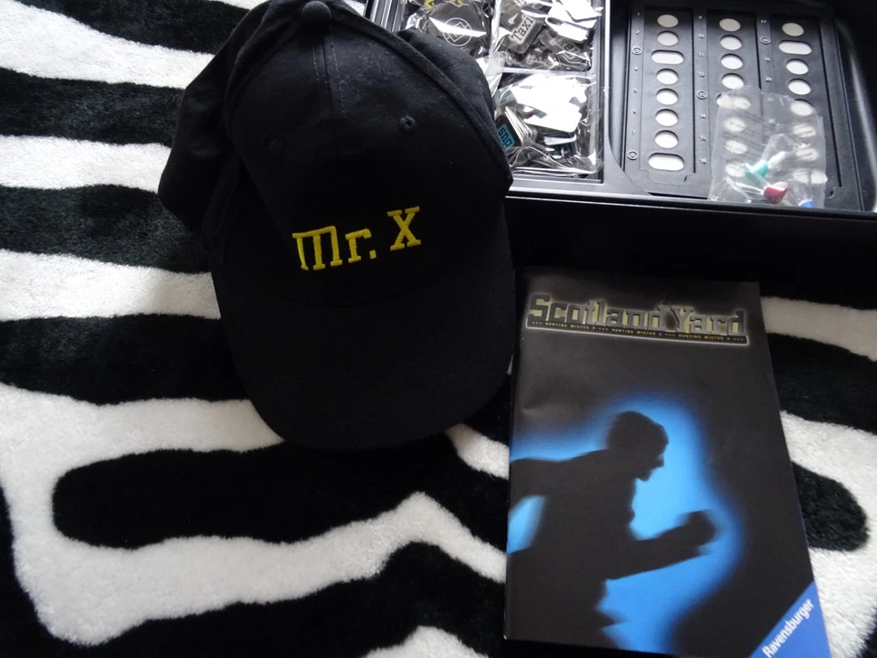 SCOTLAND YARD  Boardgame.   Complete & in Superb Condition.   With MR X  Cap - Image 4 of 4