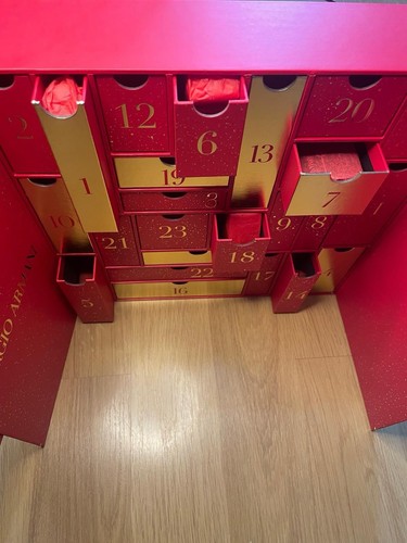 Giorgio ARMANI BELLEZA VACACIONES ADVIENTO CALENDARIO Maquillaje Regalo PVP LIMITADO £442 - Imagen 6 de 12