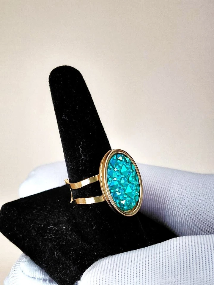Anillo Druzy en RESINA: Color Turquesa 18 quilates, Banda de Acero Inoxidable Chapada en Oro Foto 3 de 4
