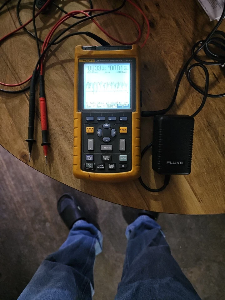 Alcance industrial Fluke 123 - 20 MHZ usado  Foto 2 de 2