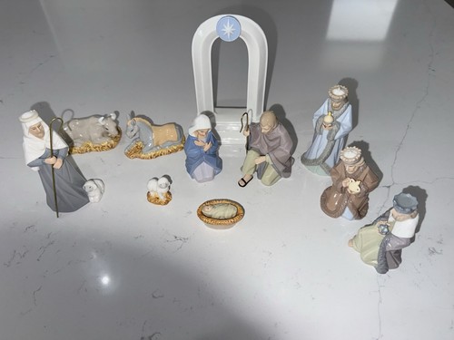 Hallmark 11-Piece Miniature Porcelain Nativity Set Christmas Original Box - Picture 2 of 8
