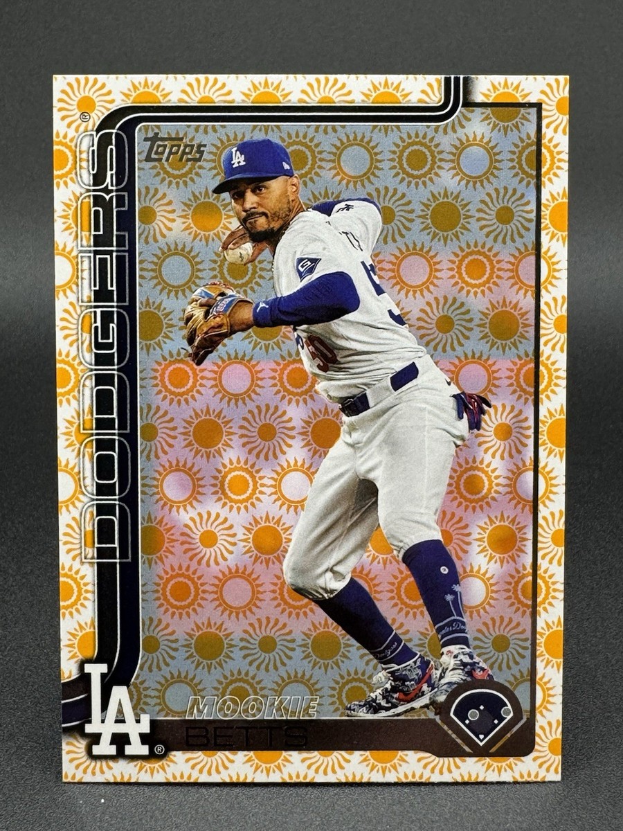 2025 Topps Series 2 #500 Mookie Betts Sun Holiday Foil