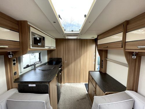 LUNAR CONQUEST 462 2 BERTH CARAVAN 2017 COMPLETE WITH LOADS OF EXTRAS, FOR SALE - Picture 6 of 16