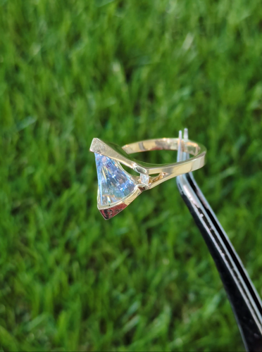 Lab Created Spinel Solitaire Ring 14k Yellow Gold Size 7.25 Diamond Accents - Video 1 of 1