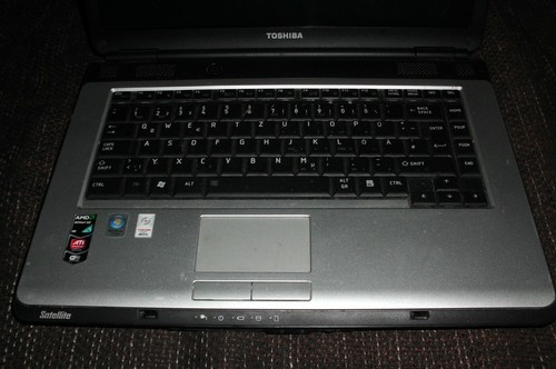 Toshiba Satellite L300D Notebook Defekt als Ersatzteil - Bild 2 von 11